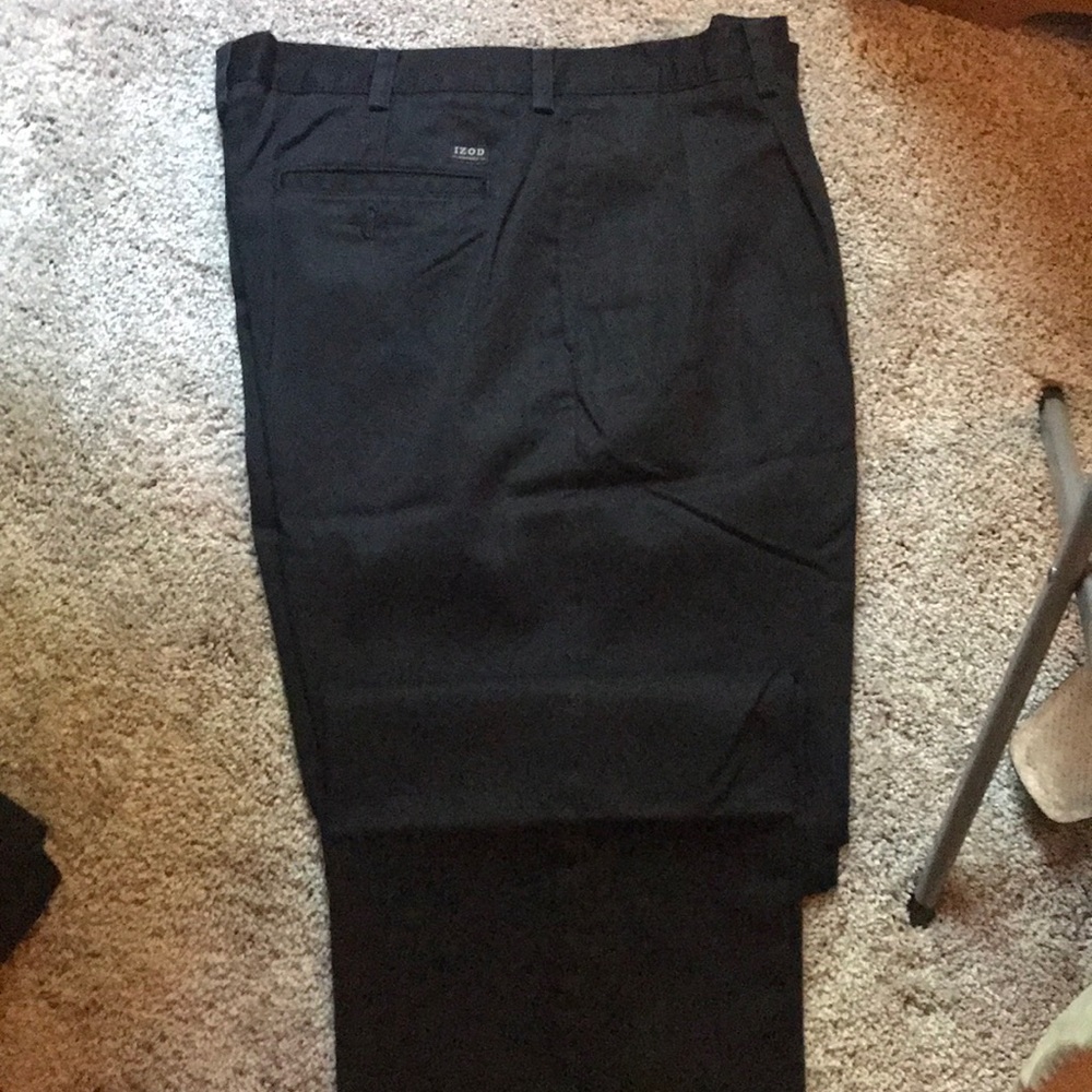 Black men’s Izod chinos
